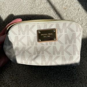 Michael Kors Leather Make Up Bag Vanilla